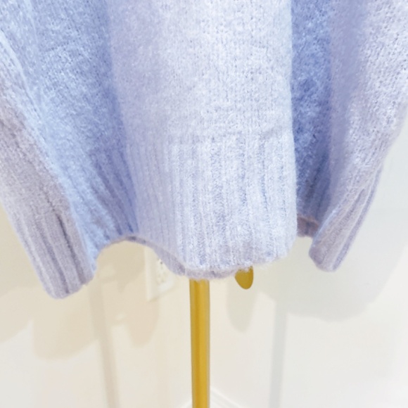 Pastel purple V-neck oversized sweater - Picture 3 of 3